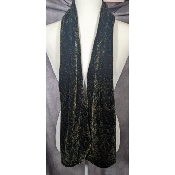 Black And Green Speckled Velvet-Like Scarf - Picture 8 of 15